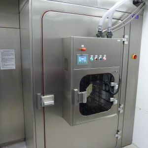 Begehbare-Schleuse-mit-Durchreiche.JPG_web
